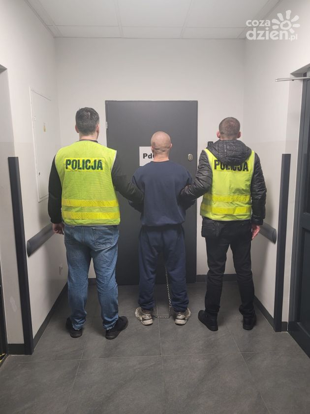 Szybka akcja sandomierskich kryminalnych. Zatrzymano sprawcę rozboju na 14-latku