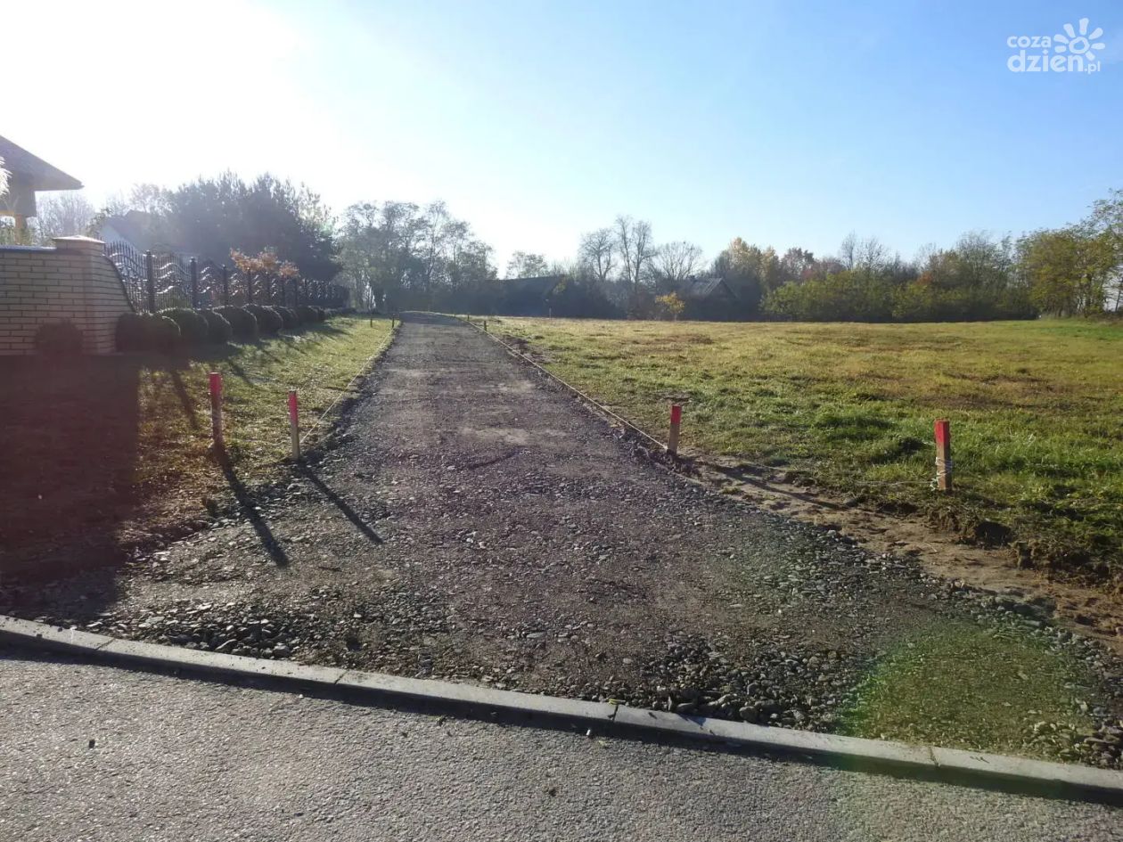 Połaniec modernizuje drogę dojazdową do gruntów rolnych. Trwają zaawansowane prace