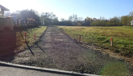 Połaniec modernizuje drogę dojazdową do gruntów rolnych. Trwają zaawansowane prace