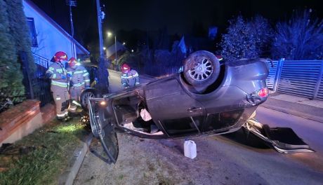 Pijany 40-latek dachował, w aucie przewoził troje nieletnich