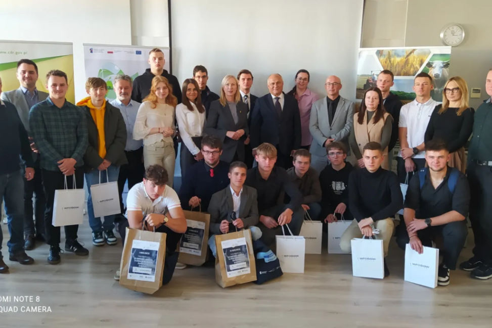 Uczniowie sandomierskiego ZSCKR zdominowali regionalny etap Olimpiady Wiedzy o Odnawialnych Źródłach Energii