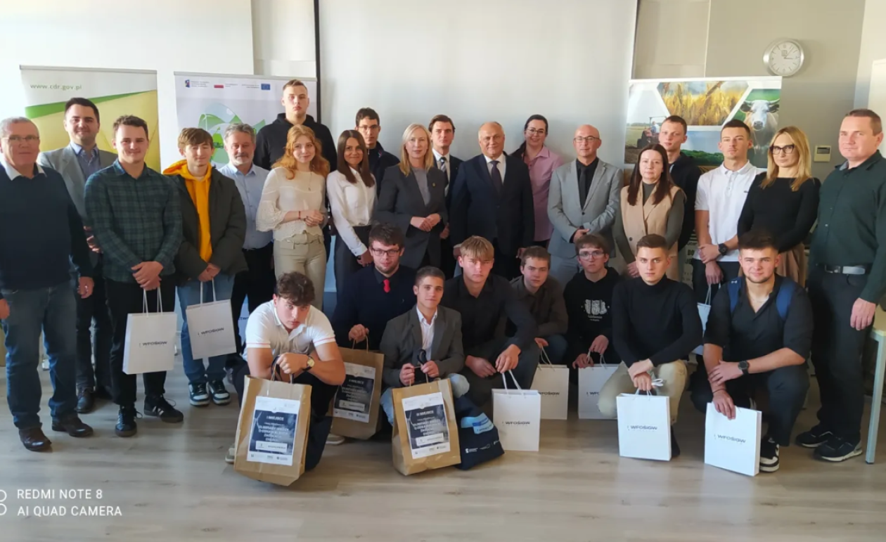 Uczniowie sandomierskiego ZSCKR zdominowali regionalny etap Olimpiady Wiedzy o Odnawialnych Źródłach Energii