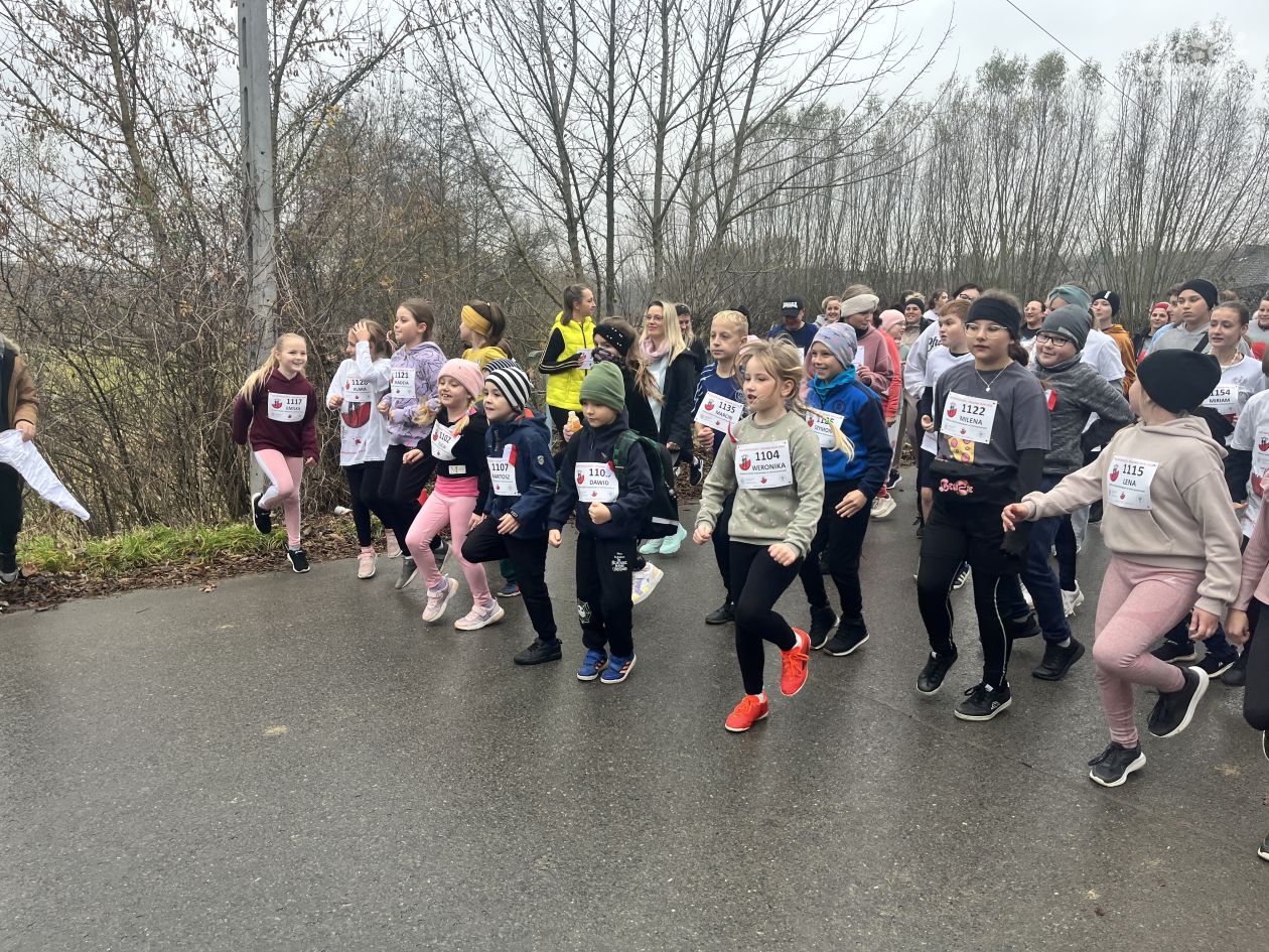 Polonia Run 1918 w Gieraszowicach – sport, pamięć i wspólnota! (ZDJĘCIA)