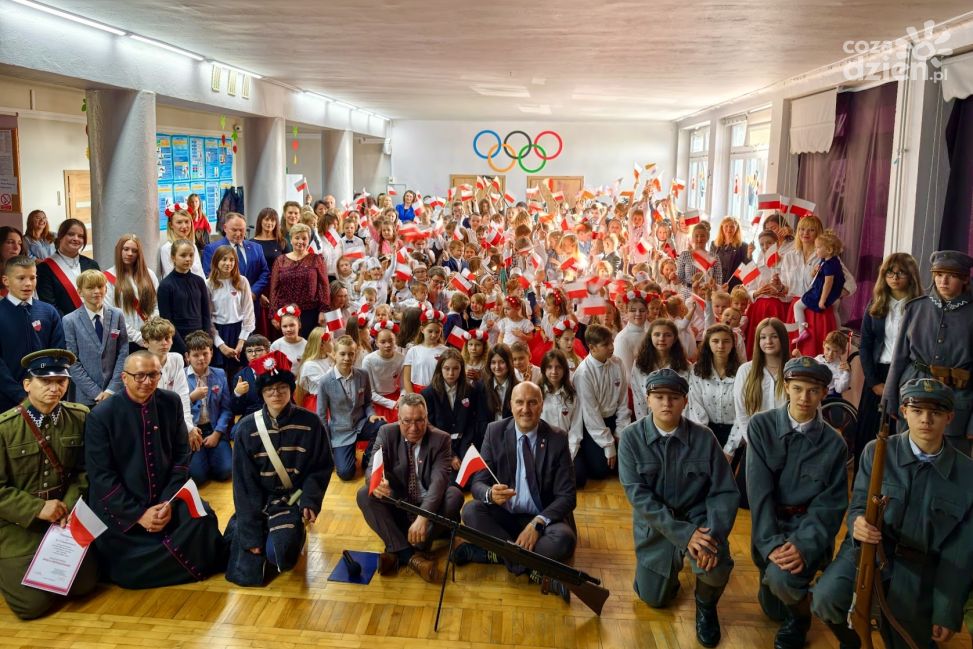 Echo niepodległości w Zawierzbiu – wyjątkowa akademia w hołdzie wolnej Polsce [ZDJĘCIA]