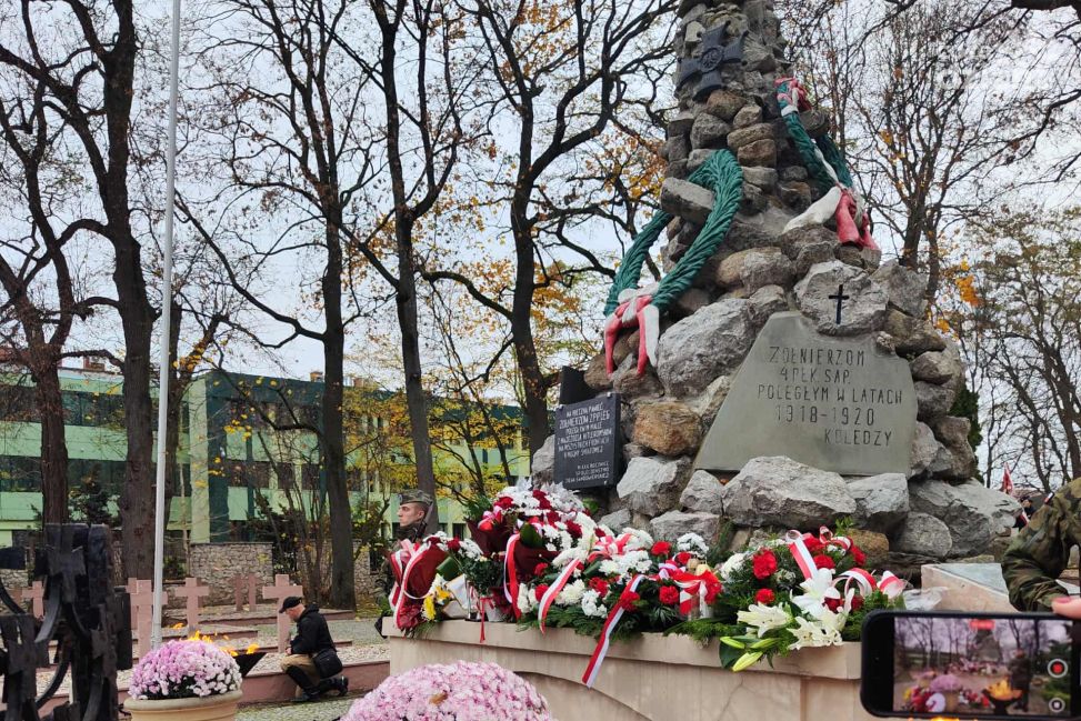 Sandomierz uczcił Święto Niepodległości na Cmentarzu Katedralnym [ZDJĘCIA]