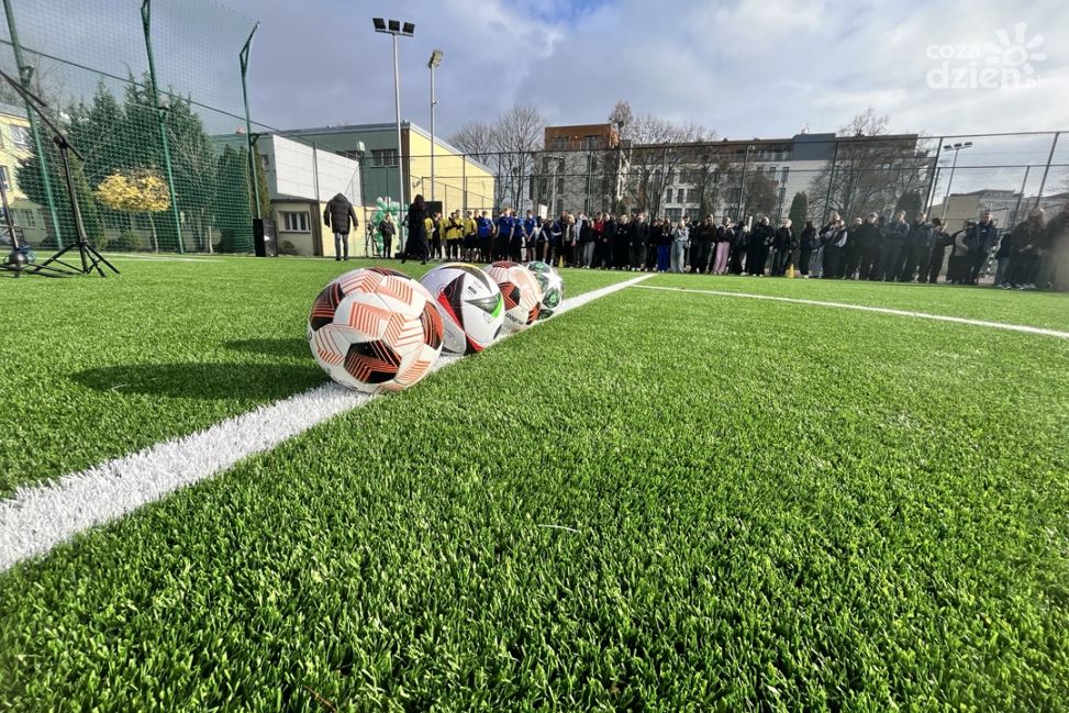 Nowe boisko przy sandomierskiej „budowlance” (ZDJĘCIA)