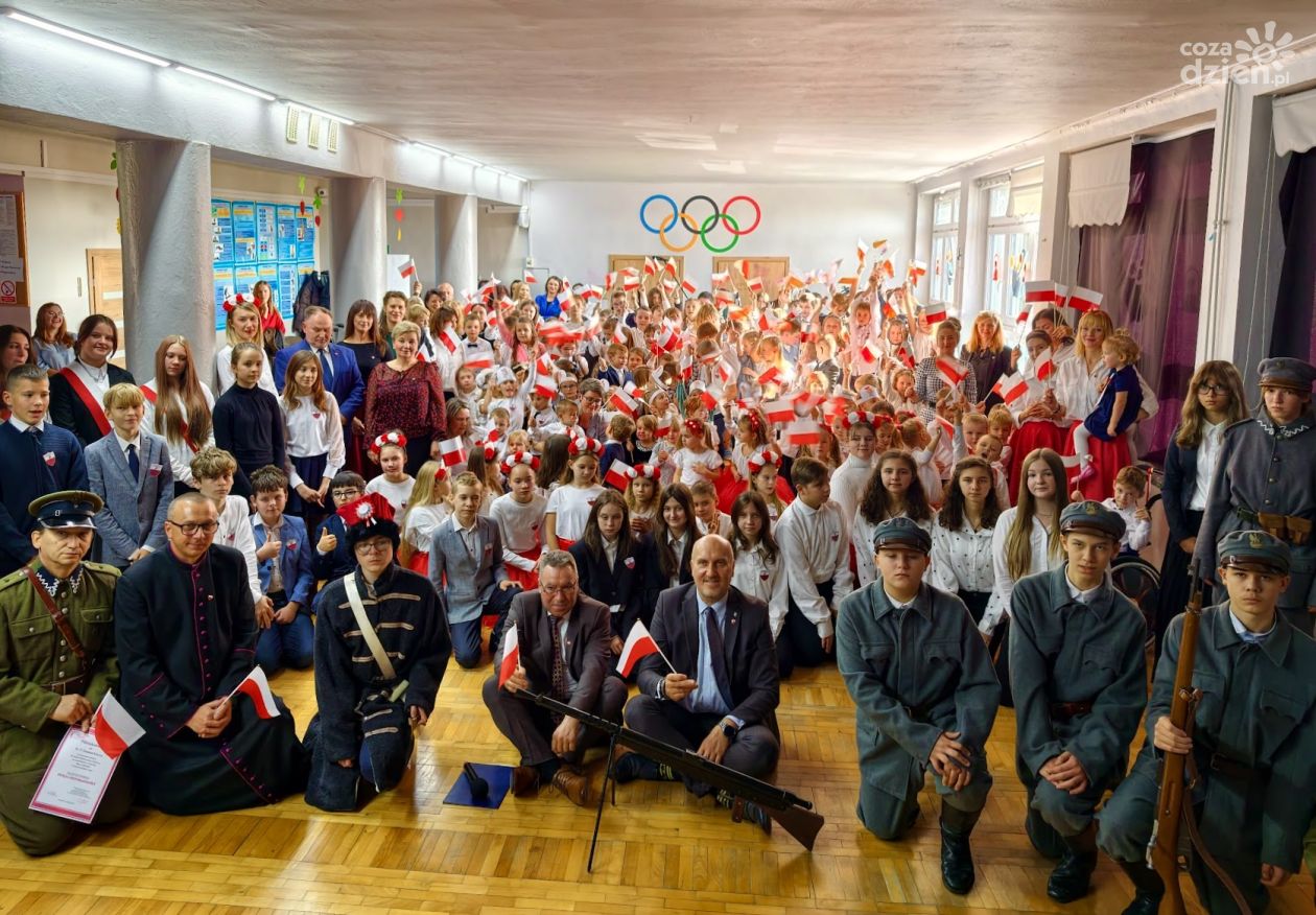 Echo niepodległości w Zawierzbiu – wyjątkowa akademia w hołdzie wolnej Polsce [ZDJĘCIA]