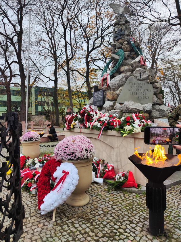 Sandomierz uczcił Święto Niepodległości na Cmentarzu Katedralnym [ZDJĘCIA]