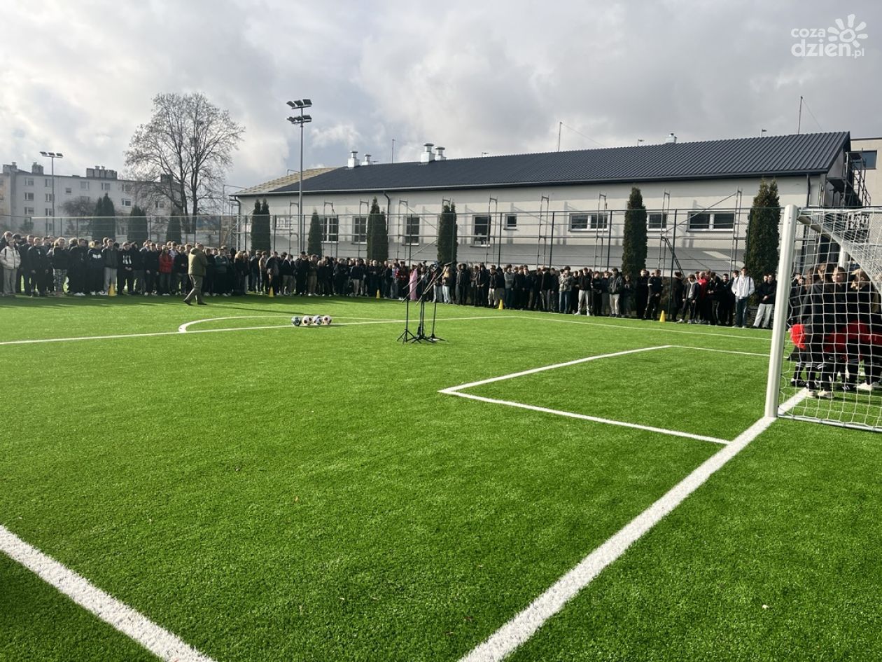 Nowe boisko przy sandomierskiej „budowlance”. Inwestycja za ponad pół miliona złotych otwarta