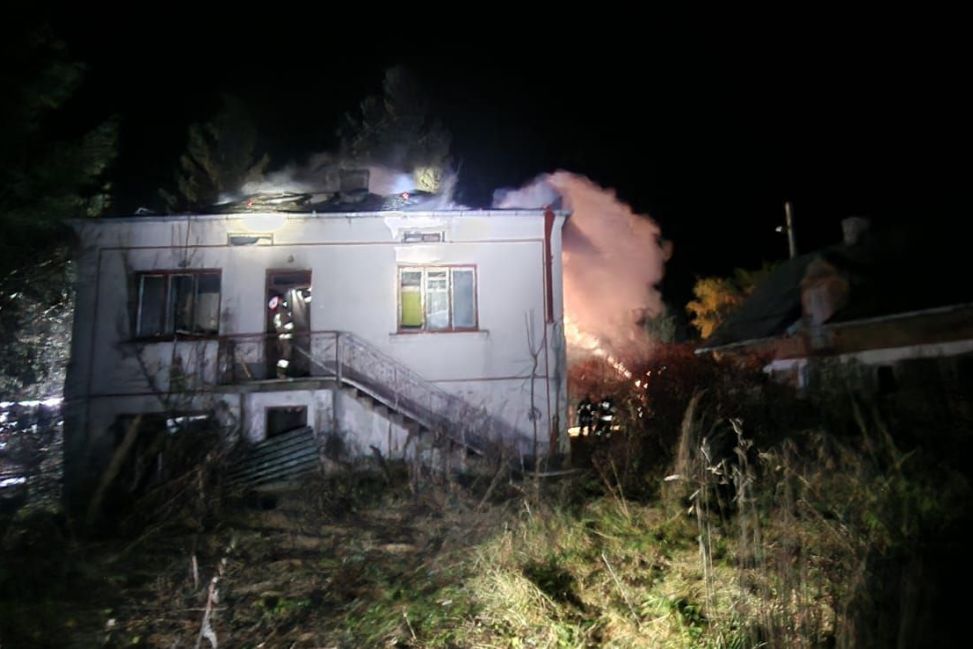 Nocny pożar pustostanu w Sulisławicach. Na miejscu cztery zastępy straży