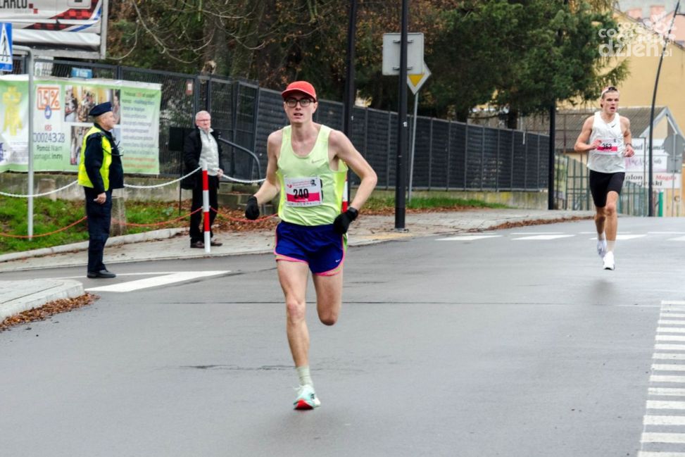 Ostrowieckie Biegi Niepodległości 2025: Kołodziej i Łukasiewicz najlepsi na 10 km