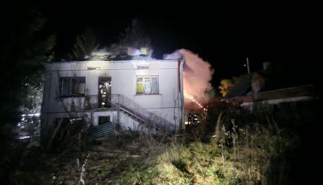 Nocny pożar pustostanu w Sulisławicach. Na miejscu cztery zastępy straży