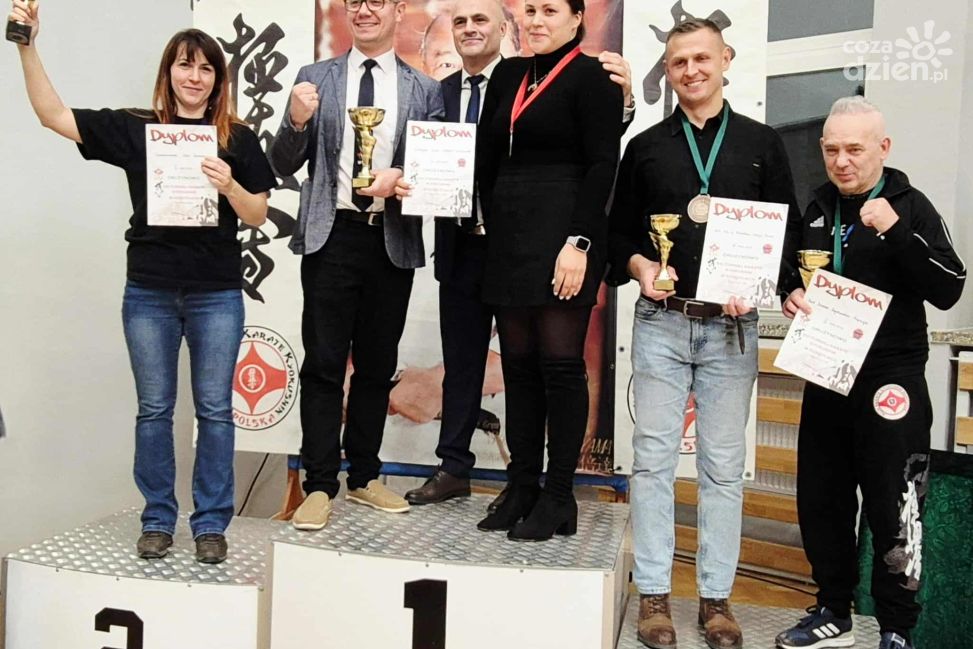 Drugie miejsce i wyróżnienia dla zawodników z Sandomierza w XVI Ogólnopolskim Turnieju Karate (ZDJĘCIA)