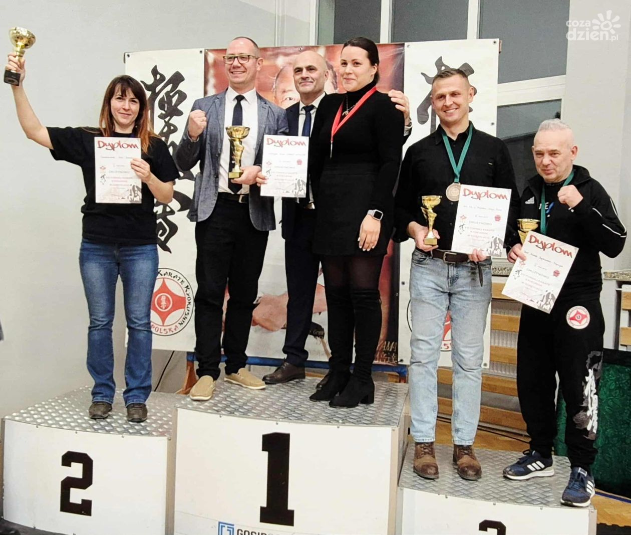 Drugie miejsce i wyróżnienia dla zawodników z Sandomierza w XVI Ogólnopolskim Turnieju Karate (ZDJĘCIA)