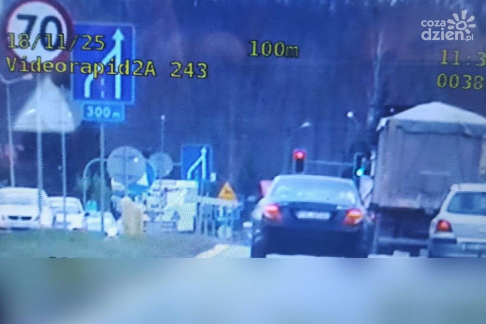 Jechał 129 km/h zamiast 70. Kierowca mercedesa stanie przed sądem