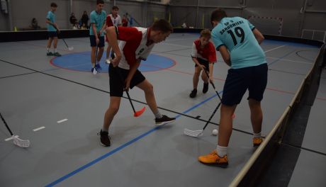 Chłopcy rozgrzali sandomierską halę – unihokejowe emocje na Mistrzostwach Szkół Podstawowych! (ZDJĘCIA)