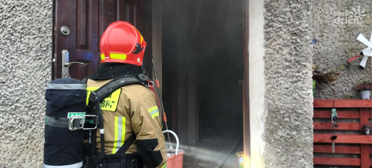 Pożar kotłowni w Bożydarze. Szybka reakcja strażaków zapobiegła większym stratom