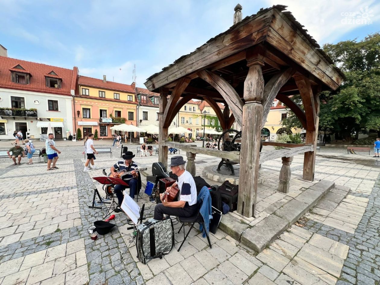 „Chłopaki z Kolejowej” – muzyczna przyjaźń, która po latach znów połączyła dźwięki