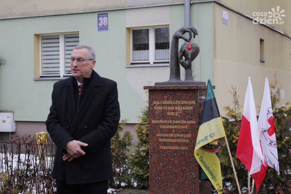 Skwer Polskiego Czerwonego Krzyża oficjalnie otwarty w Tarnobrzegu