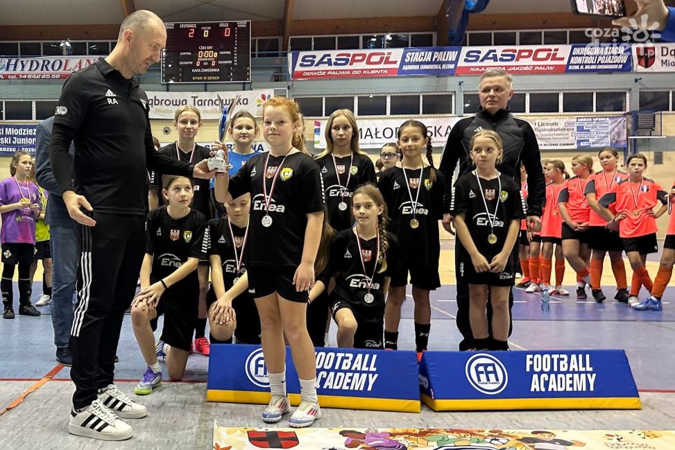 Młode piłkarki Czarnych Połaniec triumfują w XII Turnieju „Dębowa Jesień 2025”!