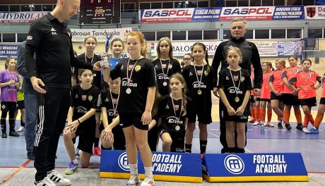 Młode piłkarki Czarnych Połaniec triumfują w XII Turnieju „Dębowa Jesień 2025”!