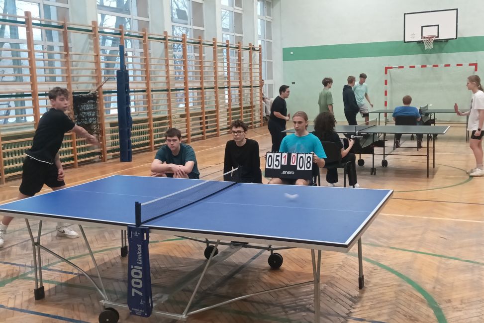 Emocje przy pingpongowych stołach! ZSCKR Sandomierz rozstrzygnął szkolny turniej tenisa stołowego