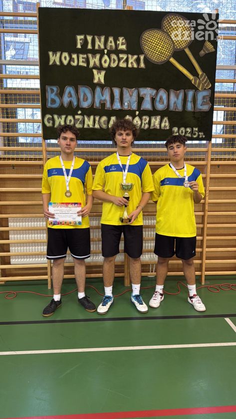 Reprezentanci „Jedynki” z Nowej Dęby zwyciężają w wojewódzkim finale Licealiady w badmintonie