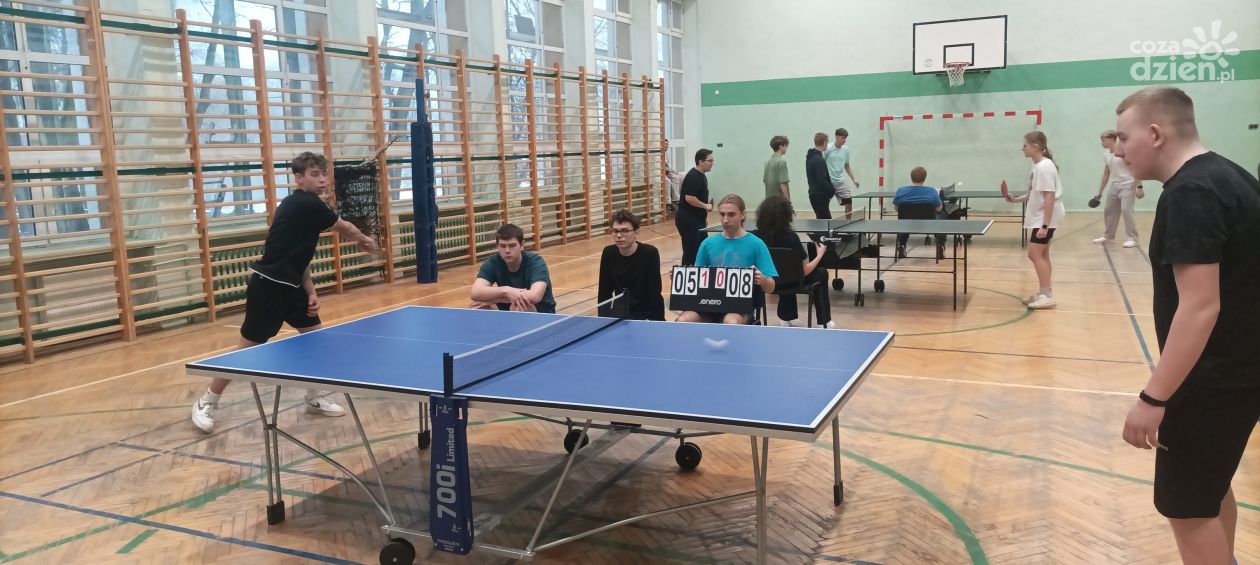 Emocje przy pingpongowych stołach! ZSCKR Sandomierz rozstrzygnął szkolny turniej tenisa stołowego