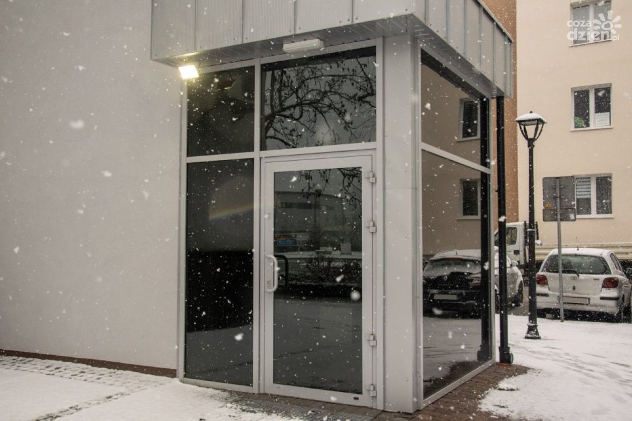 Nowa winda w Urzędzie Miasta i Gminy Nowa Dęba. Inwestycja poprawia dostępność dla mieszkańców