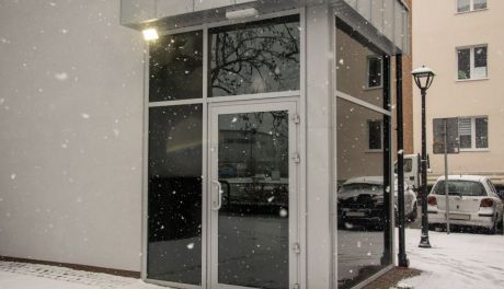 Nowa winda w Urzędzie Miasta i Gminy Nowa Dęba. Inwestycja poprawia dostępność dla mieszkańców