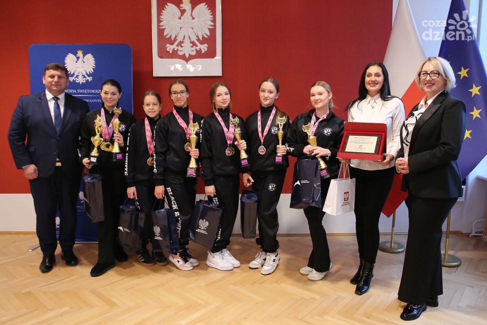 Młodzi sportowcy z gratulacjami od Wojewody Świętokrzyskiego