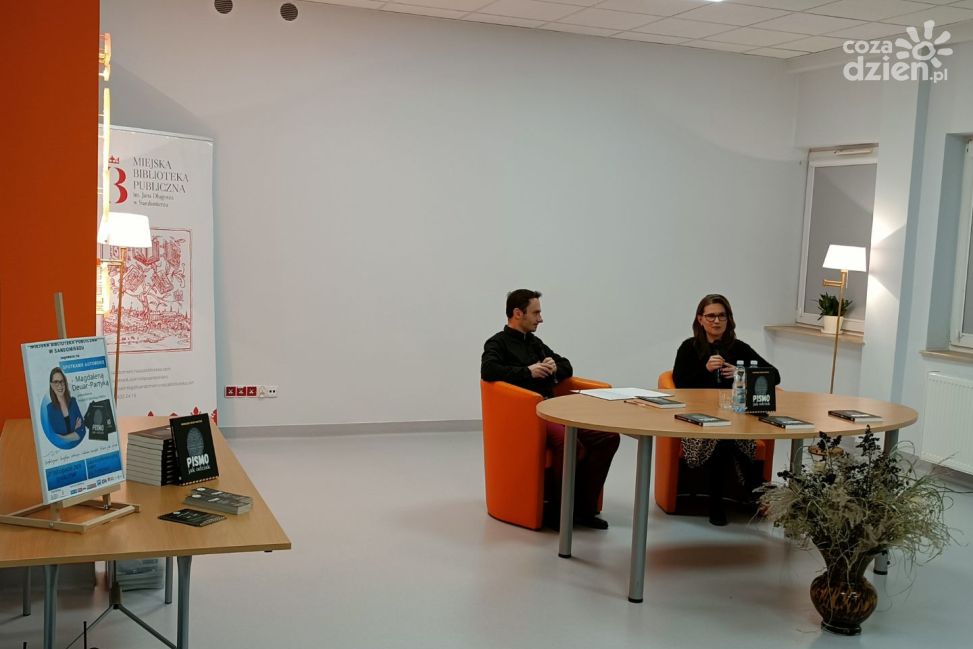 „Piszemy mózgiem, nie kończynami” – spotkanie z grafologiem w Sandomierzu