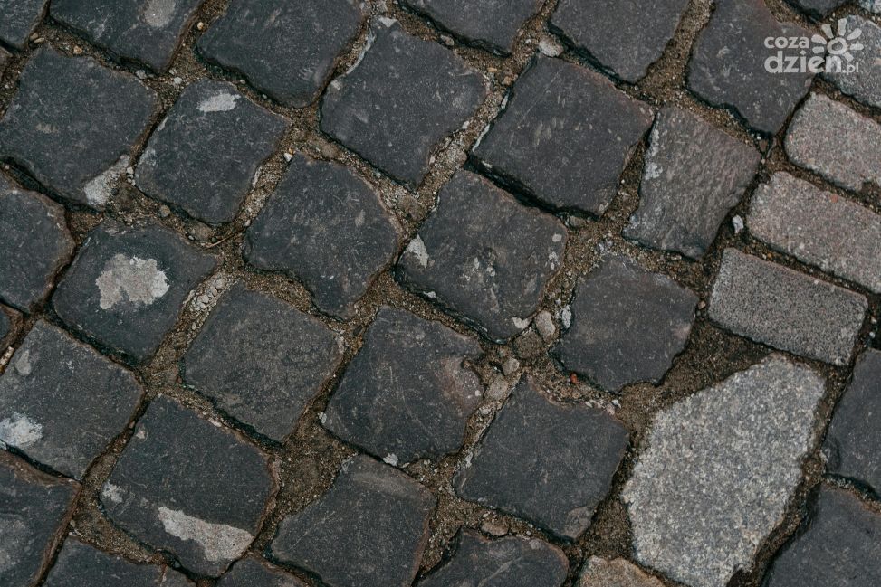 Radny Piotr Chojnacki apeluje o poprawę bezpieczeństwa na kluczowych trasach w Sandomierzu