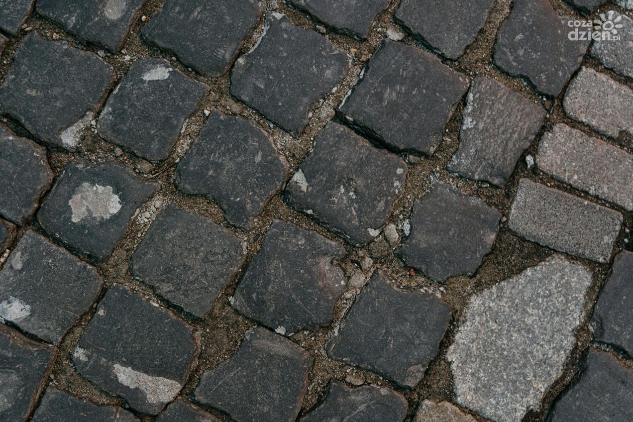 Radny Piotr Chojnacki apeluje o poprawę bezpieczeństwa na kluczowych trasach w Sandomierzu