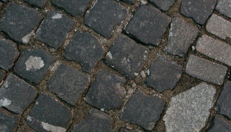 Radny Piotr Chojnacki apeluje o poprawę bezpieczeństwa na kluczowych trasach w Sandomierzu