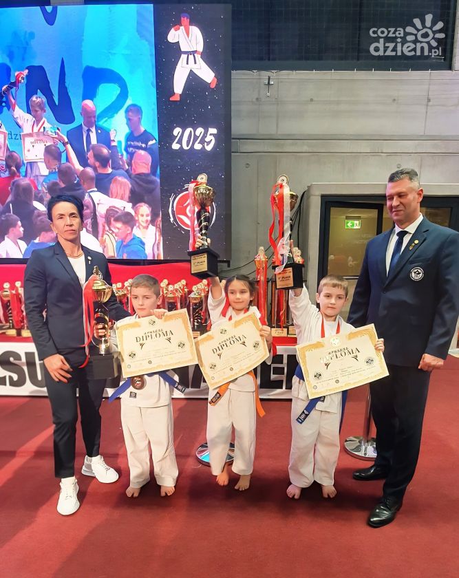 Historyczny sukces Klubu Karate Trójka Sandomierz – trzy medale Mistrzostw Świata WKB 2025! (ZDJĘCIA)