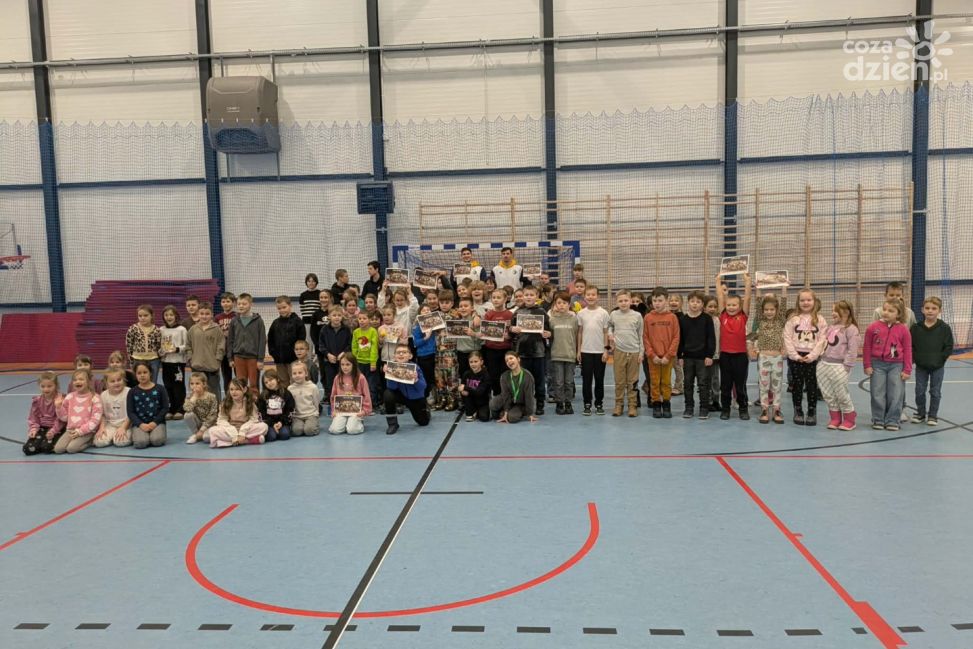 Uczniowie spotkali się z gwiazdami Industrii Kielce – trening pełen pasji i inspiracji!