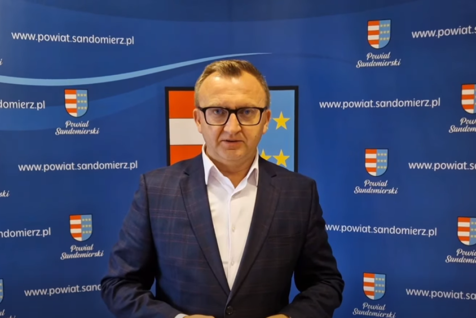 Powiat sandomierski z nowymi dofinansowaniami. Środki trafią do osób z niepełnosprawnościami i na inwestycje drogowe