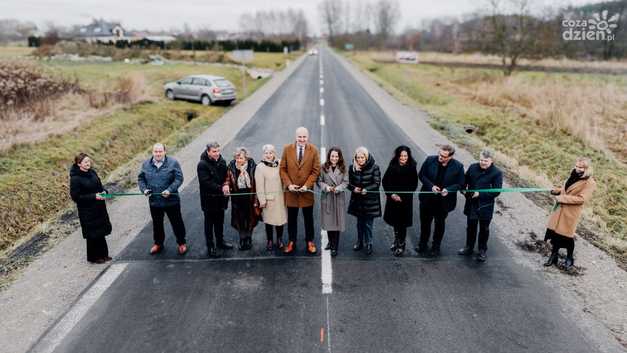 Nowa jakość na DW 872. Gmina Łoniów odebrała wyremontowany odcinek trasy Jasienica–Świniary