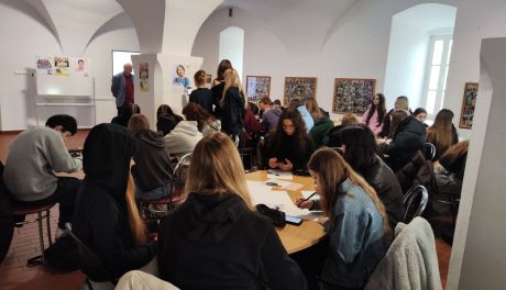 Uczniowie Collegium Gostomianum włączyli się w globalny Maraton Pisania Listów Amnesty International