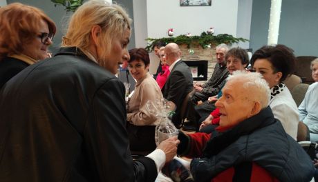 Świąteczne rękodzieło i rozmowy ponad pokoleniami. Podsumowanie projektu w DPS w Sandomierzu