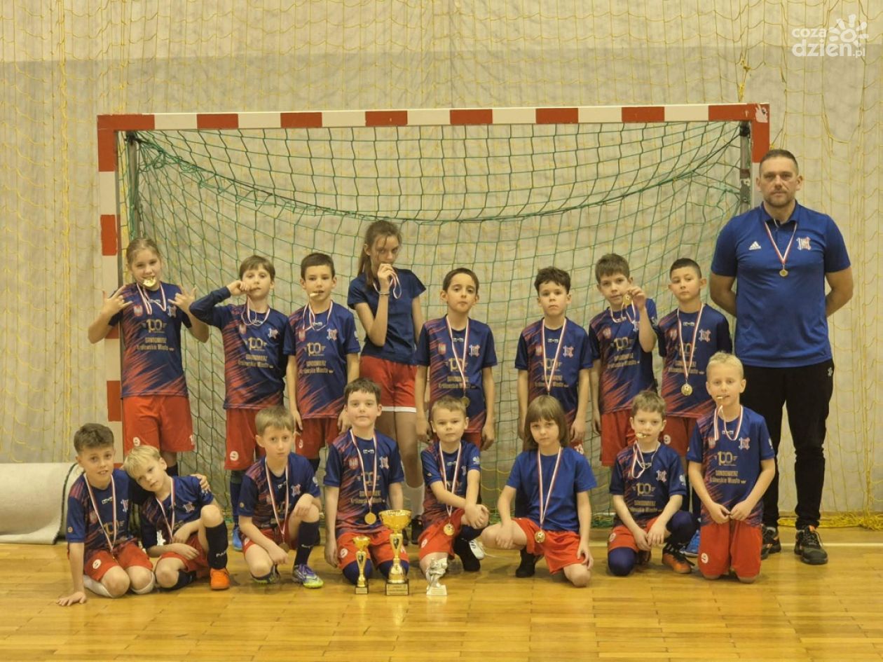 Udany występ Wisły Sandomierz w mikołajkowym turnieju w Czajkowie