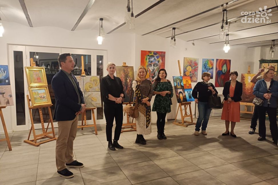 Sztuka i wino w dialogu. Wernisaż „Wina.Grona” w Winnicy Sandomierskiej