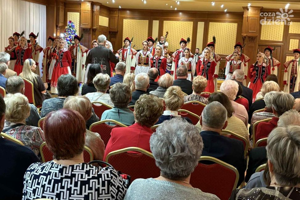 Kolędy, taniec i świąteczny nastrój. Zespół „Lublin” wystąpił w Dwikozach