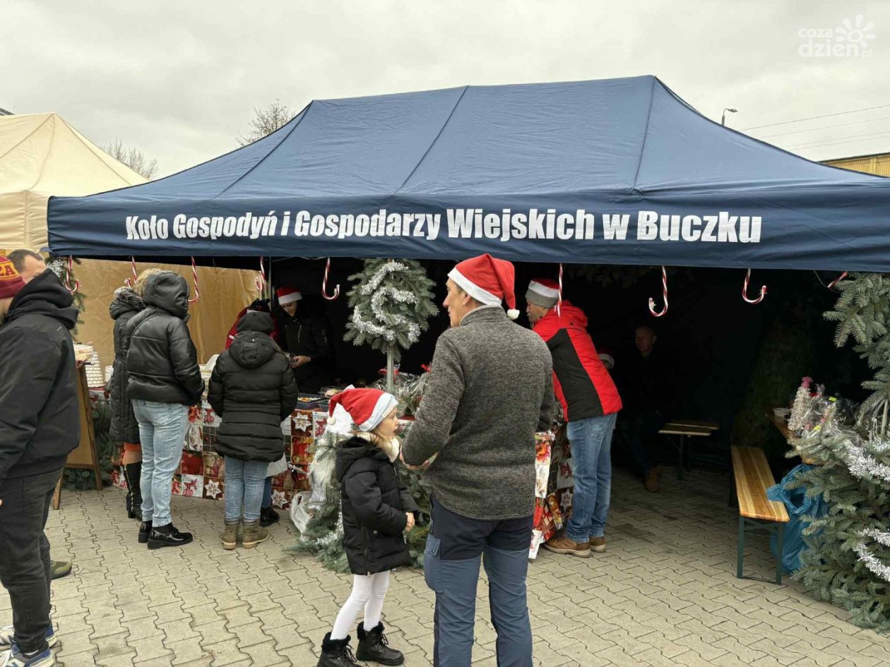Tradycyjne smaki i świąteczna atmosfera. Kiermasz bożonarodzeniowy w Dwikozach