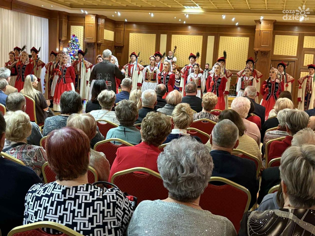 Kolędy, taniec i świąteczny nastrój. Zespół „Lublin” wystąpił w Dwikozach