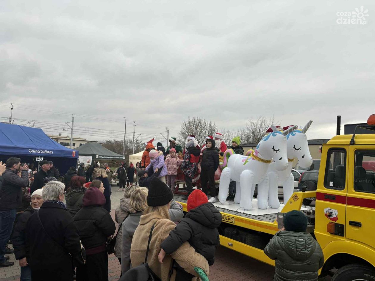 Wielka Parada Mikołajów i świąteczna atmosfera na Rynku Starego Miasta w Sandomierzu
