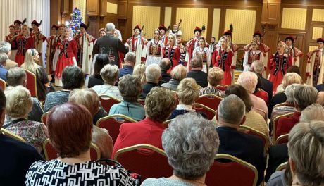 Kolędy, taniec i świąteczny nastrój. Zespół „Lublin” wystąpił w Dwikozach