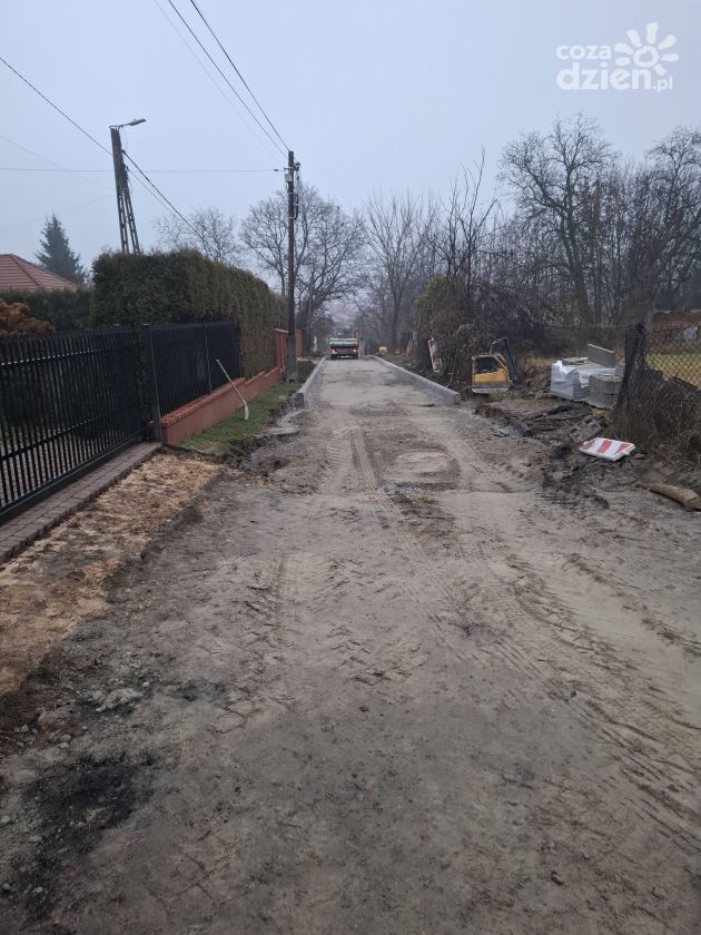 Ruszyły prace na ulicy Akacjowej. Remonty na osiedlu Gołębice trwają