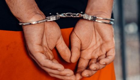 Nietrzeźwy kierowca spowodował kolizję w Klimontowie – grozi mu do 3 lat więzienia